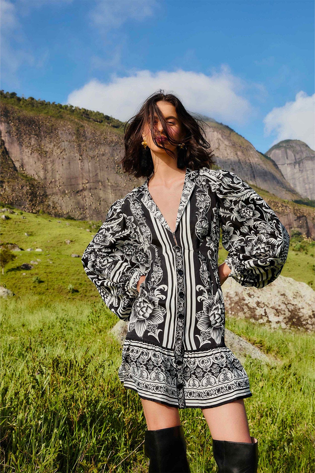 FARM RIO ABITO  Vestito corto fantasia a fiori bianco e nero Farm Rio