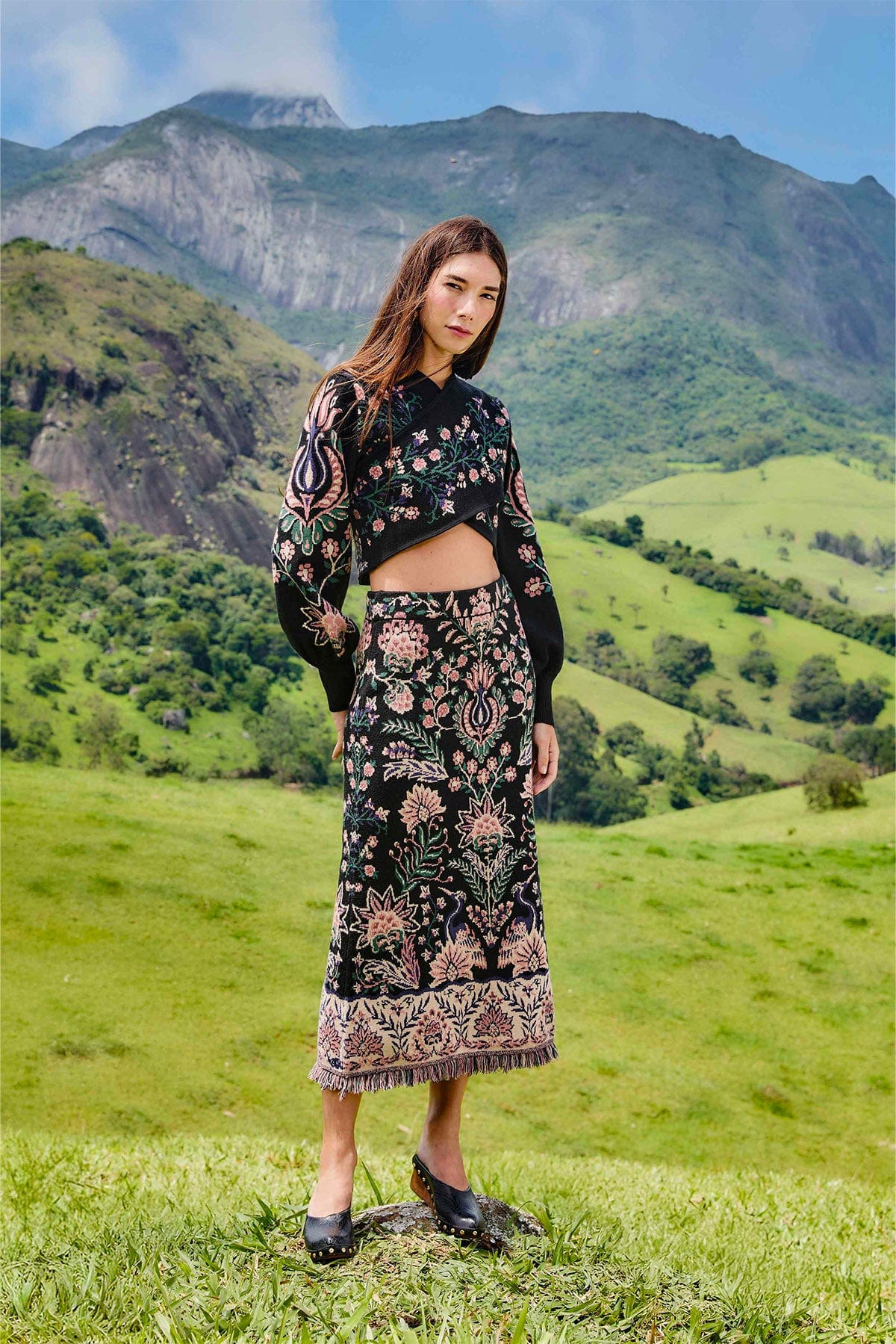 FARM RIO GONNA  FONDO NERO / XXS Gonna ricamato fiorata con frange Farm Rio 340223