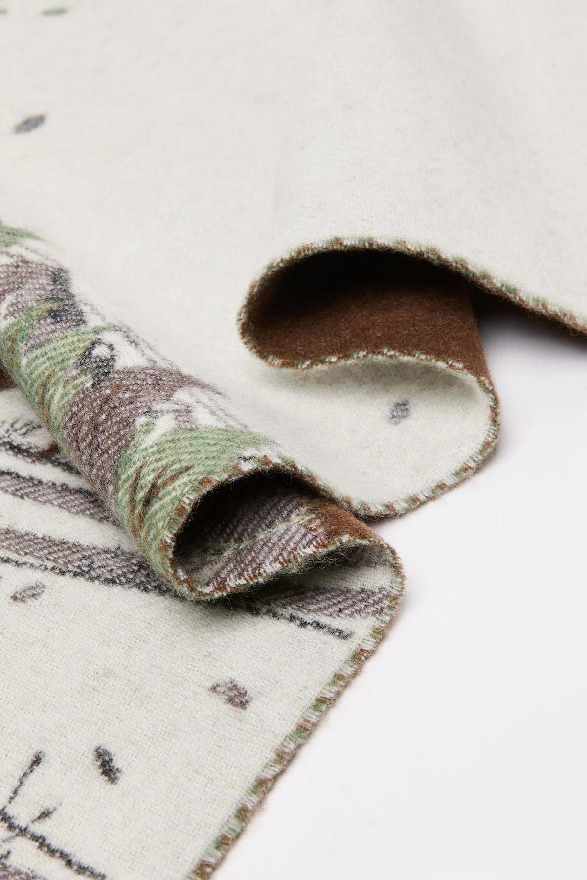 MAXMARA'S BRANDS FOULARD-SCIARPA-NASTRO  Stola in lana ricamata Max Mara Weekend Wkabaffo