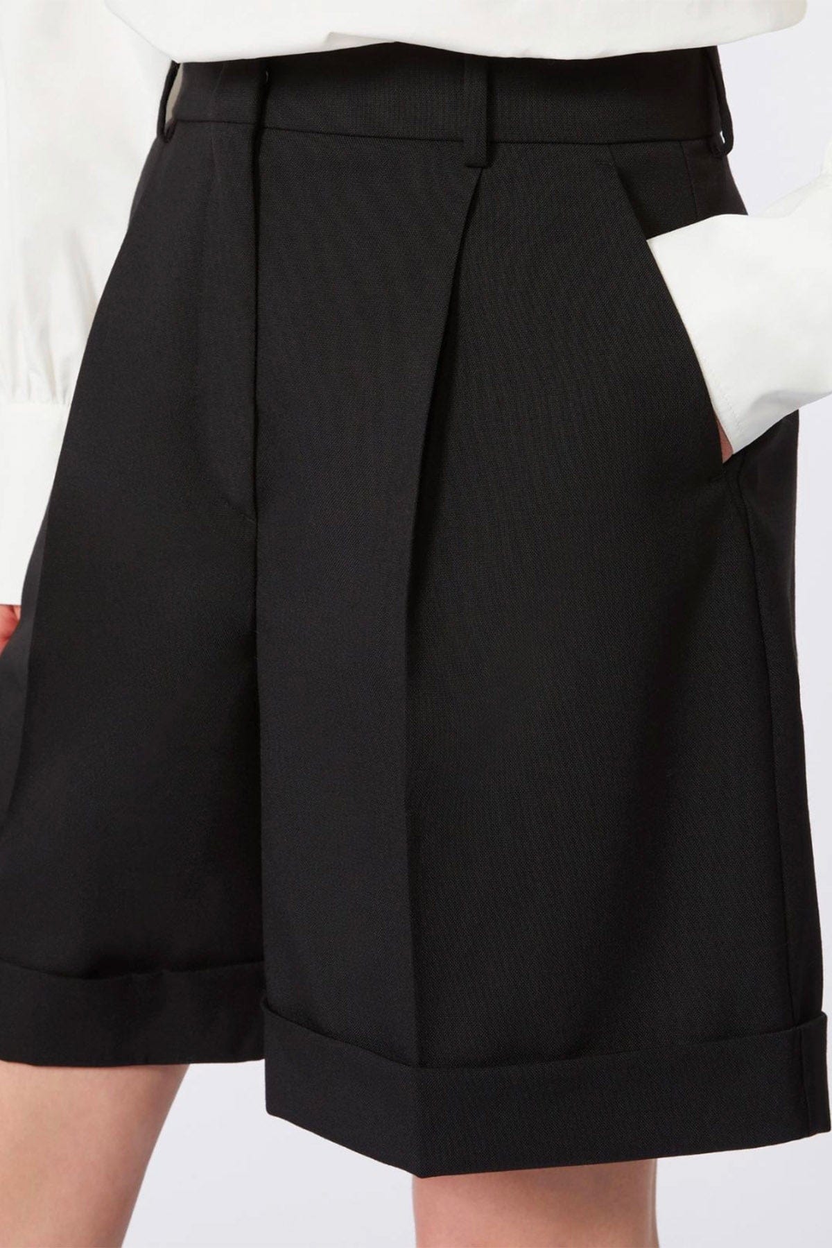 MAXMARA&#39;S BRANDS PANTALONE CORTO  Pantaloni corti neri over donna Max Mara Weekend Bussola1234