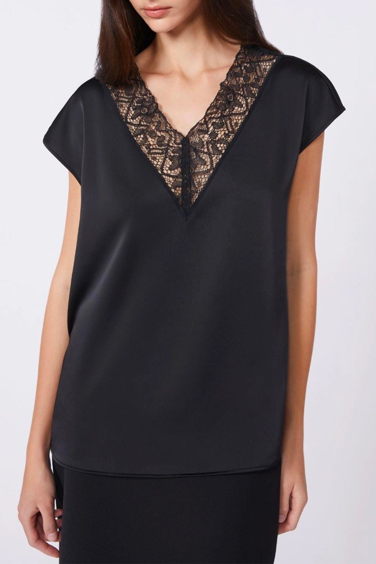 MAXMARA'S BRANDS TOP-CANOTTIERA IN TES.  Top in raso bordo in pizzo nero Weekend Max Mara Wkdstaffa