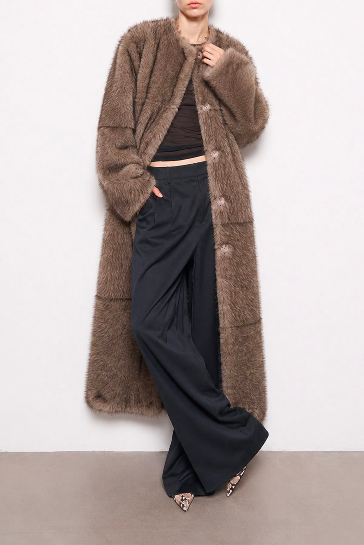 STAND STUDIO MANTELLO-MANTELLA  Cappotto in eco pelliccia lungo donna Stand Studio Hilma