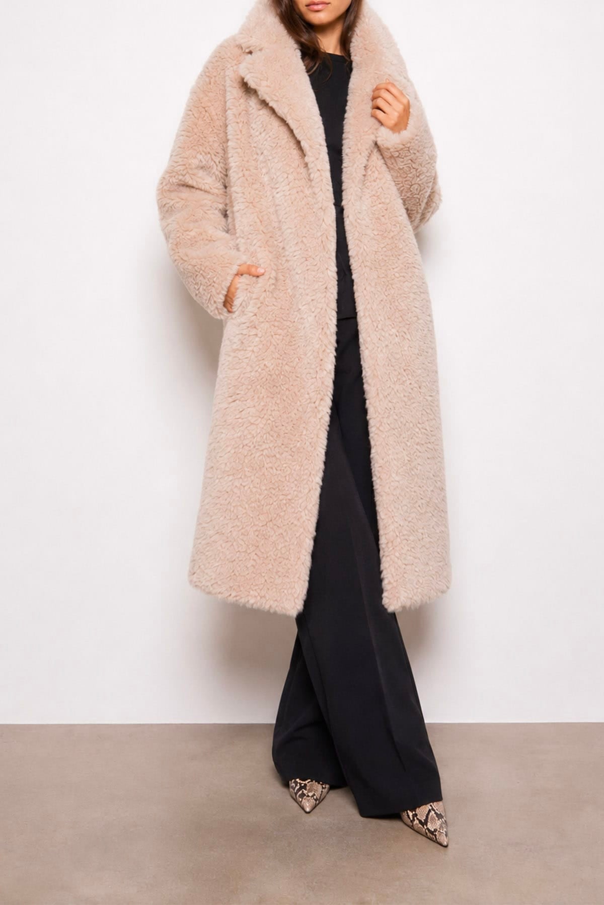 STAND STUDIO MANTELLO-MANTELLA  Cappotto in ecopelliccia donna chiaro Stand Studio Jazmin