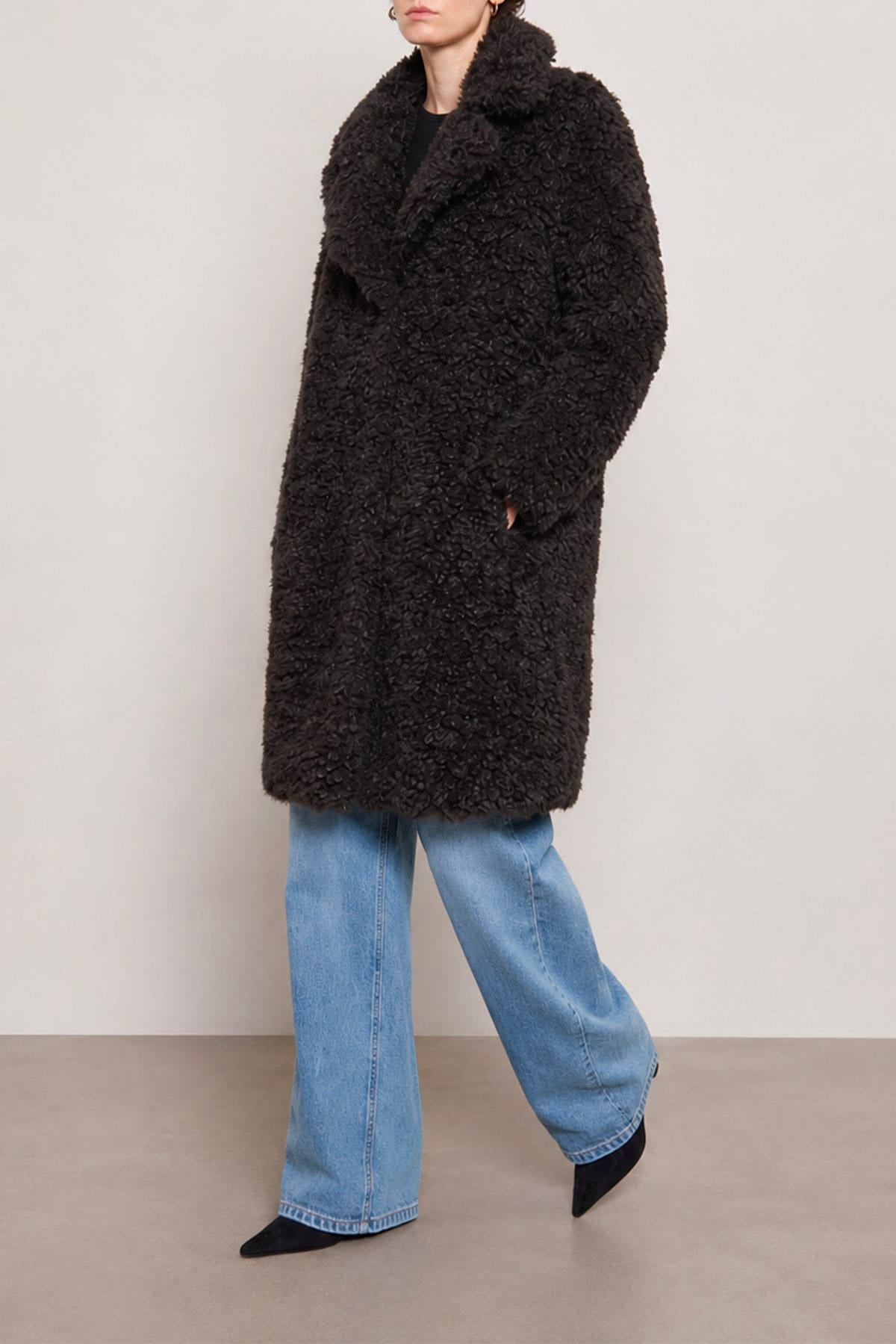 STAND STUDIO MANTELLO-MANTELLA  Giaccone in eco pelliccia cocoon Stand Studio Camille
