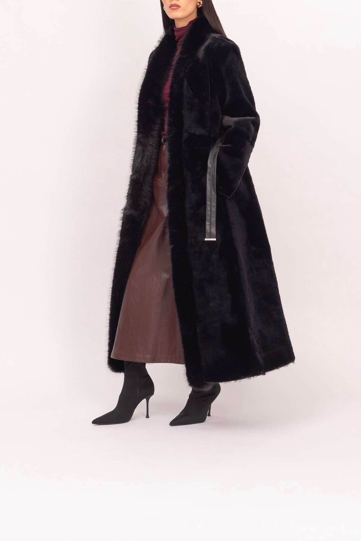 URBANCODE GIACCONE  Cappotto lungo in ecopelliccia Urbancode BJ20432