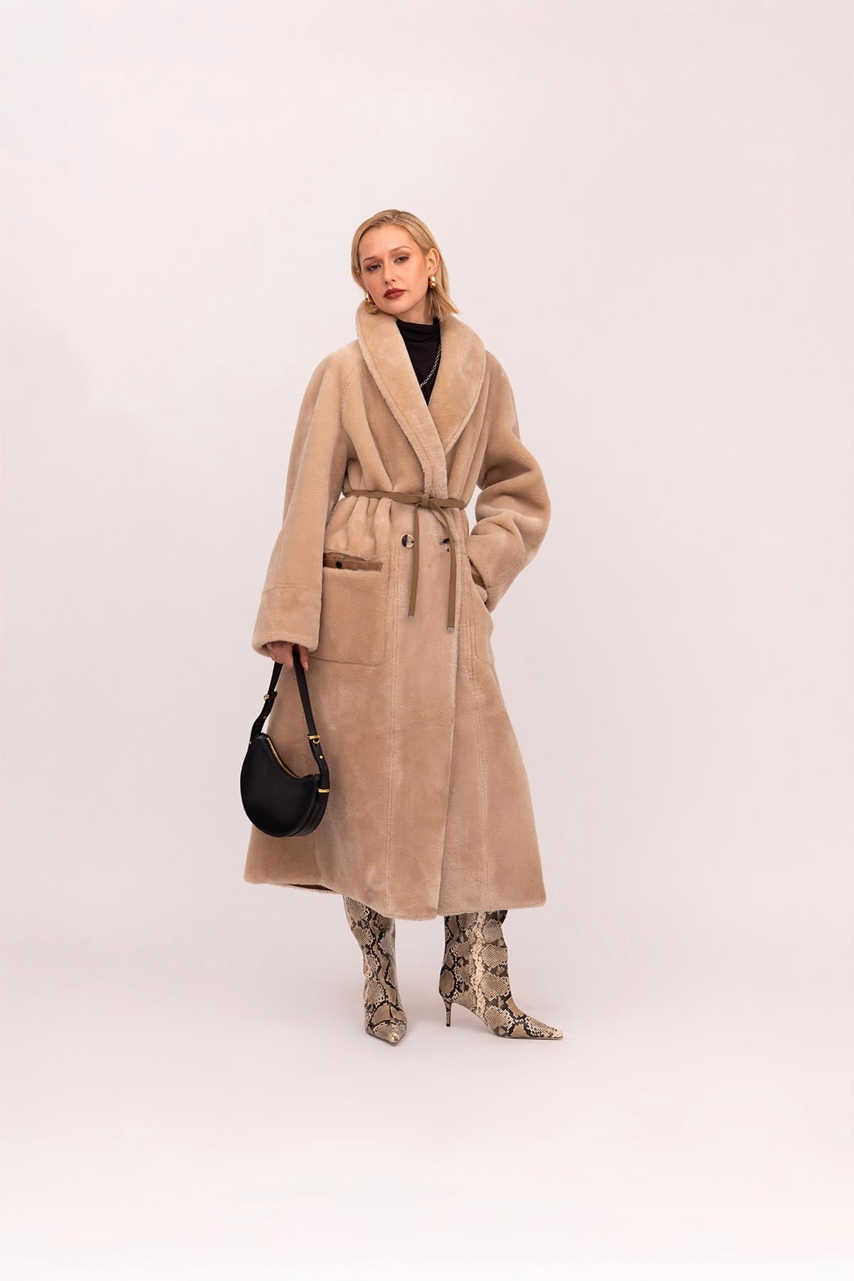 URBANCODE MANTELLO-MANTELLA  Cappotto in eco pelliccia donna Urbancode BJ20391